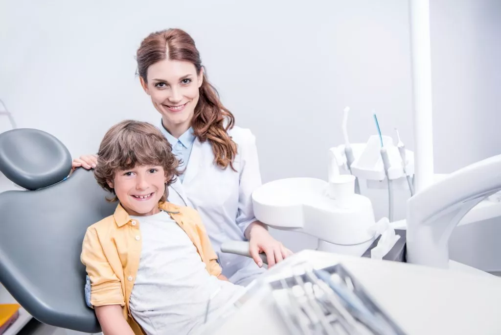 Pediatric Dentist - Pediátrico