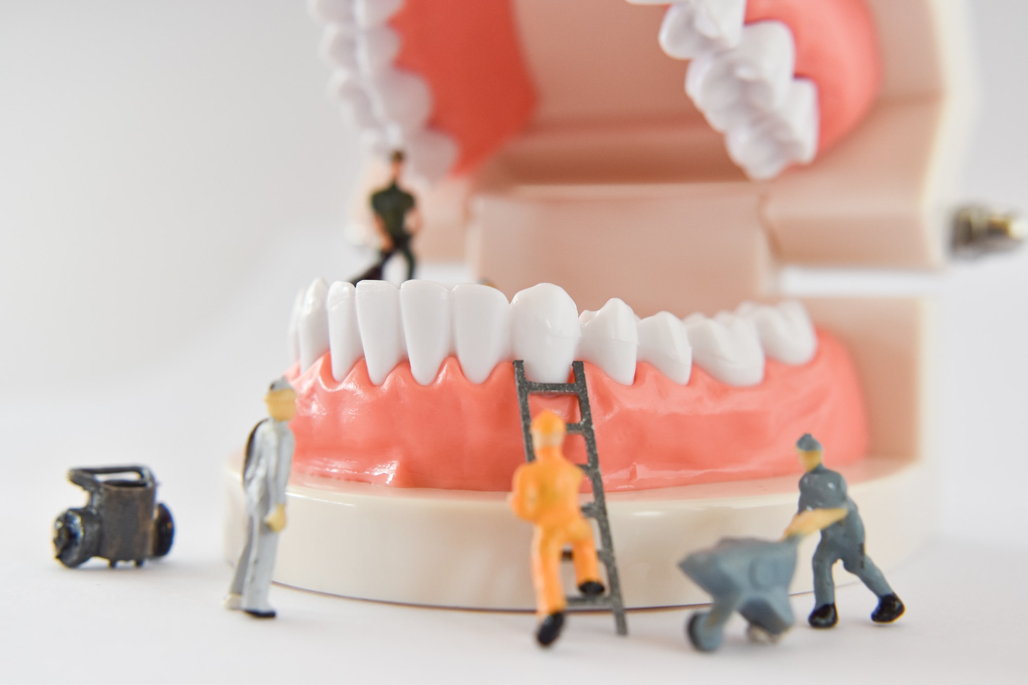 miniature people to repair a tooth